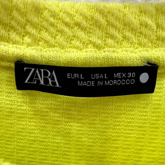 Beautiful yellow crop sweater in size large - Picture 2 of 4